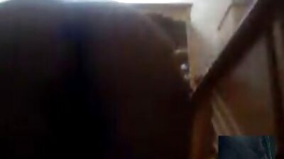 గర్జియస్ బేబ్ తన కాలిపై సెక్సీ టాటూతో కుర్రాళ్ల డిక్ స్వారీ చేస్తోంది